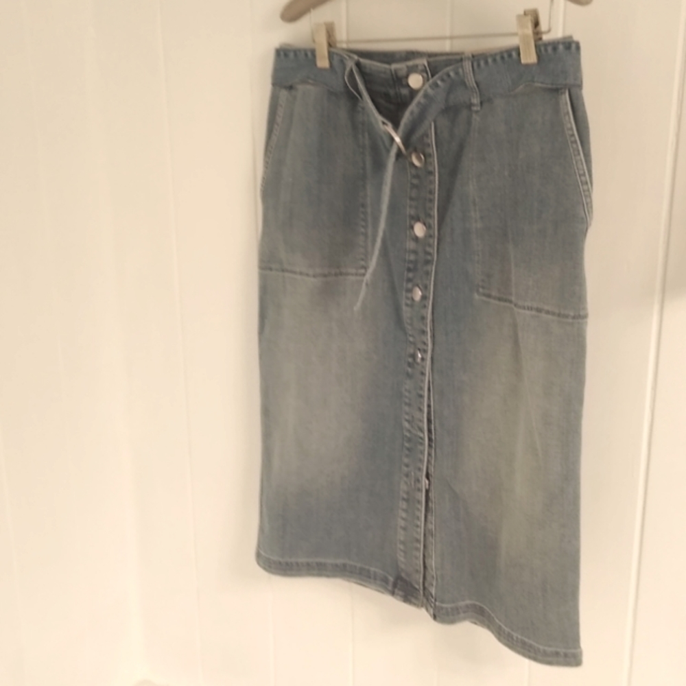 Chico's mid-length jean skirt, size 1 (8 US)